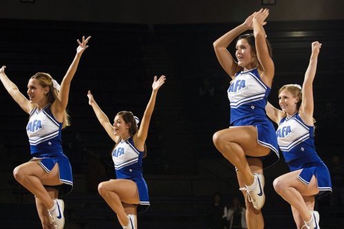 "Les stéréotypes nous bloquent" : le Cheerleading, ce sport de haut niveau qui séduit de plus en plus d'adeptes