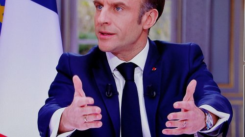 Le vrai du faux. Macron portait-il un montre "à 80 000 euros" et un costume à 4 800 euros" lors son interview au 13h ?