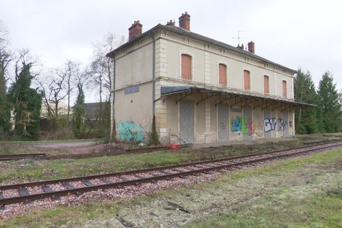 La gare de Guérigny enfin vendue... transformée en refuge pour les chauves-souris