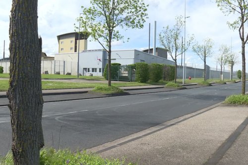 Une nouvelle nuit de violences aux abords des prisons du Rhône