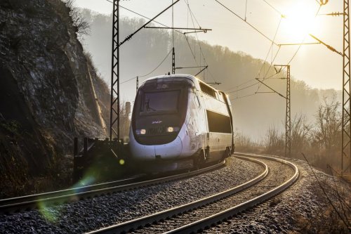 Un homme parcourt 500km à l'extérieur d'un TGV entre Paris et Valence
