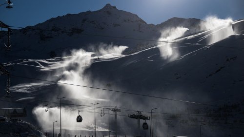 Savoie : un skieur en hors-piste à Val Thorens déclenche une avalanche, se retrouve enseveli et s'en sort indemne