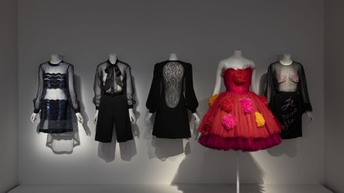 "Transparences, le pouvoir des matières" : le couturier revisite la nudité au musée Yves Saint Laurent Paris