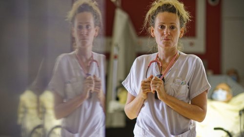 Crise de l'hôpital public : "On veut me faire taire", dénonce la cheffe des urgences de Laval après son éviction
