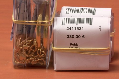 "On n'a pas le choix pour payer les factures et le loyer", le prêt sur gage attire des dizaines de personnes chaque jour à Grenoble