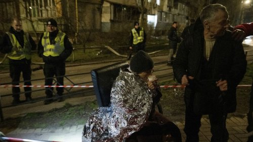                    Guerre en Ukraine : une attaque de drones russes a fait deux morts à Kiev, à la veille de négociations sur une trêve avec la Russie