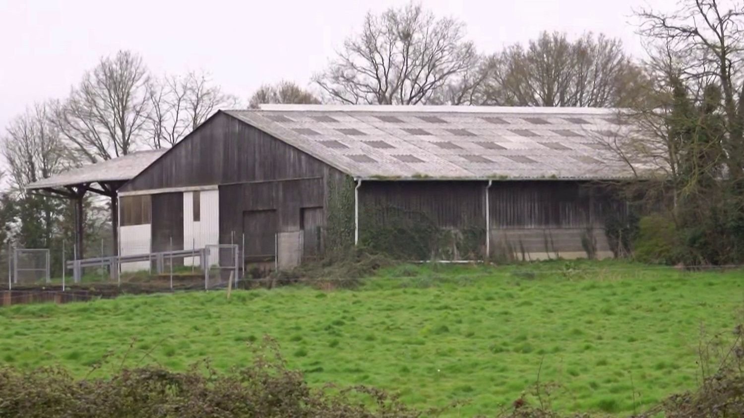 Ferme squattée en Mayenne : "Ils ont laissé une ferme abandonnée", déplore le propriétaire, qui vient de récupérer son exploitation