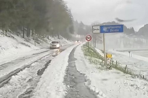 EN IMAGES. "15 cm par endroit" : soudain, puissant, un violent orage de grêle habille en blanc le Haut-Doubs et le Jura