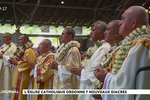 L'église catholique ordonne sept nouveaux diacres