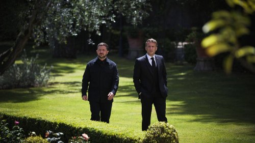 Guerre en Ukraine : "Dans les huit à dix jours prochains, nous allons accroître la pression sur la Russie", affirme Emmanuel Macron