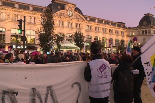 Toulouse: marche aux flambeaux contre la réforme des retraites pour "faire défiler ceux qui ne le peuvent pas dans la journée"