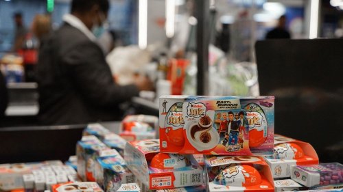 Salmonelle : 3 000 tonnes de produits Kinder ont été retirées du marché, le patron de Ferrero France évoque des "dizaines de millions d'euros" de pertes