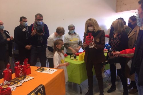 Brigitte Macron en visite à la Maison des Familles de Besançon