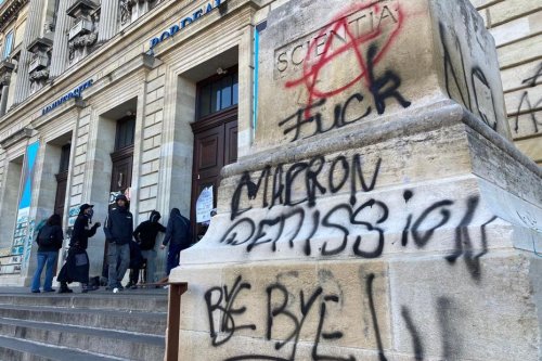 Réforme des retraites : "L'usage du 49.3 ne passe pas" chez les jeunes qui occupent la fac de la Victoire à Bordeaux