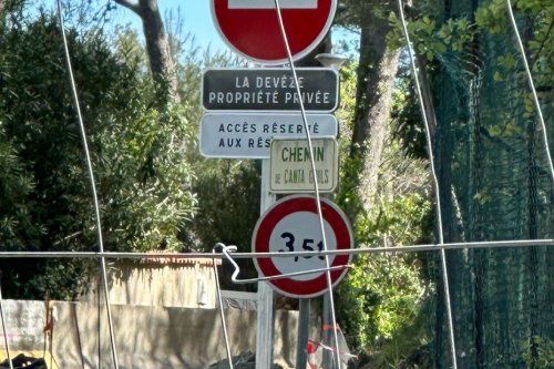 "Ça coupe le village en deux !" : une route fermée par des habitants empêche des riverains de circuler