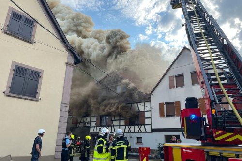 Incendie en cours à la menuiserie Zimmermann d'Illhaeusern dans le Haut-Rhin
