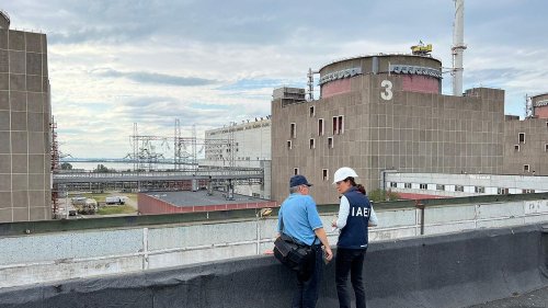 "Un incident toucherait un milliard d'êtres humains" : à Zaporijjia, les combats autour de la centrale nucléaire continuent et l'inquiétude demeure
