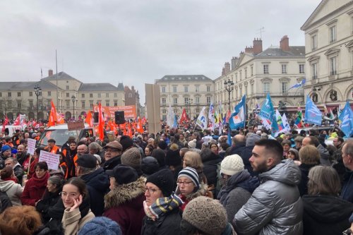 PHOTOS. Grève du 31 janvier : Tours, Orléans, Vendôme... la mobilisation contre la réforme des retraites ne faiblit pas dans le Centre-Val de Loire