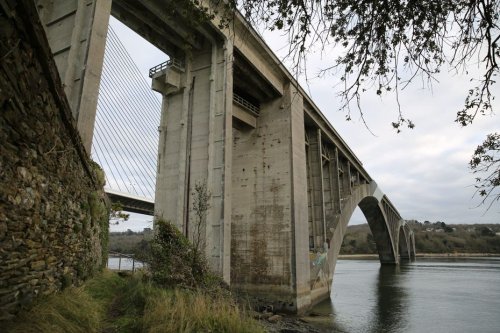 Une poussette chute d'un pont à Plougastel-Daoulas: des recherches en cours