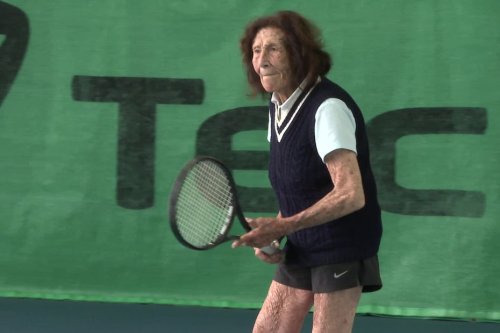 À 100 ans, la Landaise Hélène Salvetat est la doyenne du tennis mondial