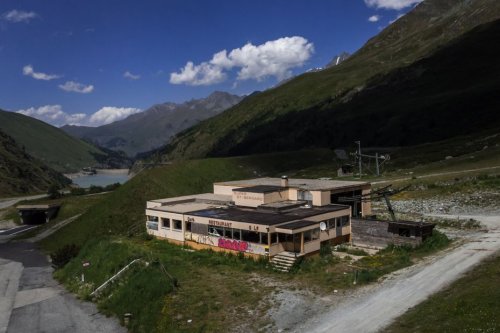 En Suisse, le casse-tête du démontage des stations de ski fermées