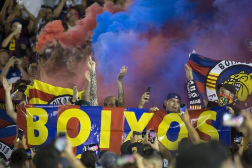 Homicide, enlèvement, trafic de drogue, coups et blessures, extorsion : les policiers catalans arrêtent 25 supporters ultras du FC Barcelone