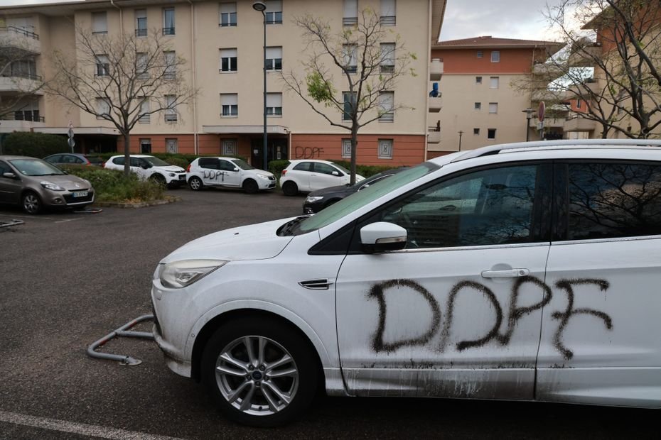 "Surveillant, surveillant, tu as peur maintenant" : un agent pénitentiaire intimidé en voiture par cinq hommes en quittant la maison d'arrêt