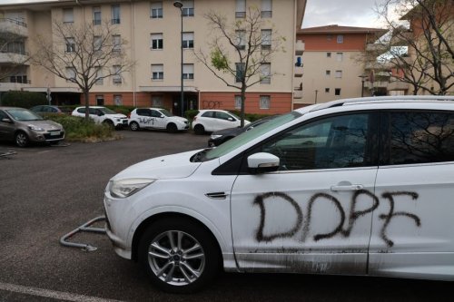 "Surveillant, surveillant, tu as peur maintenant" : un agent pénitentiaire intimidé en voiture par cinq hommes en quittant la maison d'arrêt
