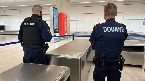                    "L'impression de vider la mer avec une petite cuillère" : à Roissy, le combat quotidien des agents des douanes contre le narcotrafic