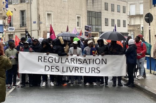 "Nous voulons vivre dignement" : travailleurs à toute heure et par tous les temps, ces livreurs sans papiers réclament leur régularisation