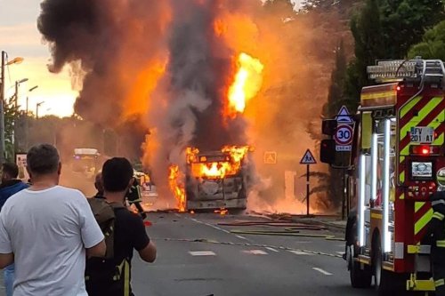 Bus embrasé en Gironde : les quinze passagers sont indemnes, la conductrice choquée