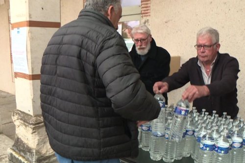 "Ça va durer au moins jusqu'à vendredi" encore une fois, l'eau du robinet de cette commune n'est pas potable