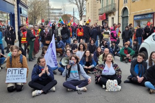 Malgré l'interdiction de manifester, près de 400 personnes rassemblées contre "les violences policières" à Dijon