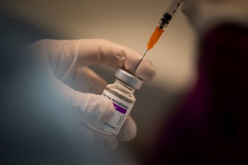 AstraZeneca. "Je veux juste que ça se sache" : un retraité du Pas-de-Calais porte plainte après le décès de sa femme