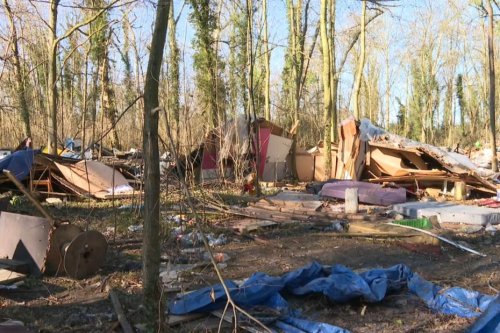 Val-d'Oise : une enquête ouverte après la destruction d'un camp de Roms par des riverains à Villeron