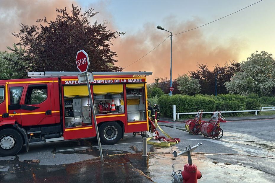 À Reims, un incendie spectaculaire et sans gravité dans la zone Farman