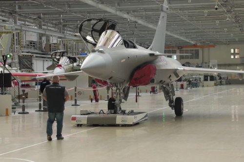 "Notre pays devra continuer à se défendre" : les 400 fabricants de Rafale pourraient voir leurs carnets de commandes exploser