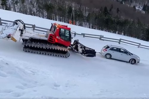 VIDEO. Un octogénaire se retrouve sur une piste de ski, avec sa voiture