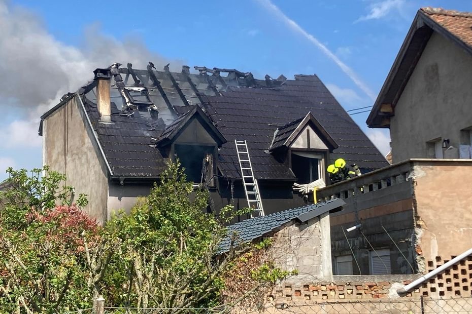 Deux enfants trouvent la mort dans l'incendie de leur maison près de Strasbourg, un troisième gravement blessé
