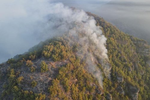 Incendie en Aveyron : l'inquiétude renaît avec une "reprise importante" du feu de Mostuéjouls