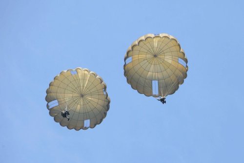 Mort d'un infirmier militaire de 33 ans en Ariège lors d'un saut en parachute