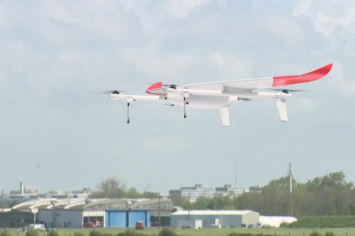 "Jusqu'à 110 km/h au-dessus des champs" : des drones de transport médical bientôt en test entre deux hôpitaux