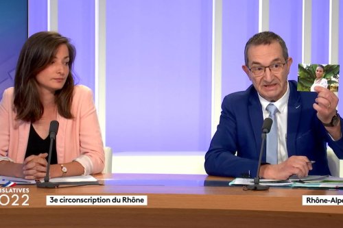 VIDEO : Un candidat RN du Rhône brandit la photo de sa femme pour prouver qu'il n'est pas d'extrême droite "Je suis très fier de ma femme"