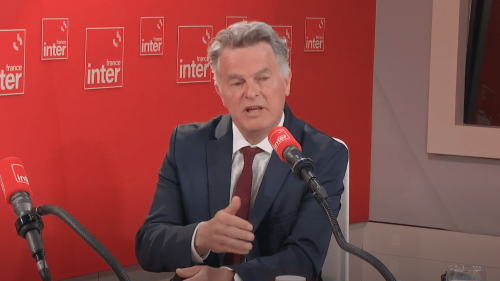 Fabien Roussel veut "remplacer le RSA par un salaire", en échange "d'un emploi ou d'une formation" proposés "à chaque Français"