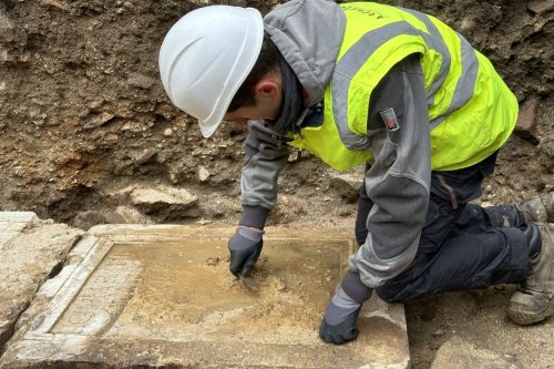 "C'est une découverte inédite" : des inscriptions datant du Ier siècle mises au jour sur une fontaine lors de fouilles à Vienne