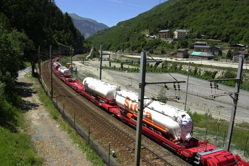 "Il faut que les choses bougent rapidement" : menace sur l'autoroute ferroviaire alpine, seule ligne de ferroutage à travers les Alpes