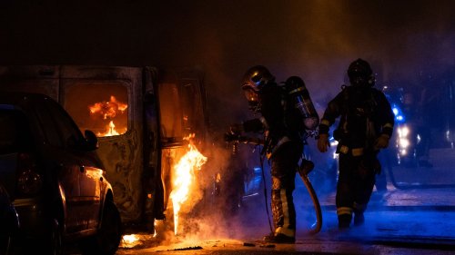 Violences urbaines : "Les braises rougeoient encore", avertissent une soixantaine d'élus dans une tribune sur France Inter