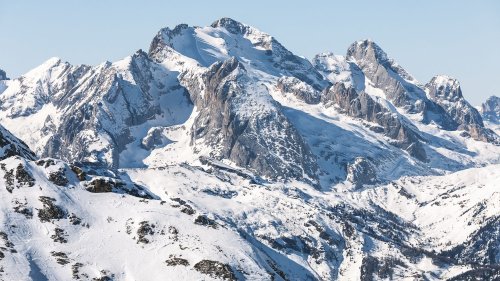 Au moins six morts et huit blessés dans l'effondrement du glacier de la Marmolada, dans les Alpes italiennes