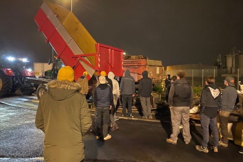 "Un point stratégique" : les agriculteurs de la Coordination Rurale 47 s'installent sur le port de Bassens et veulent bloquer le dépôt pétrolier