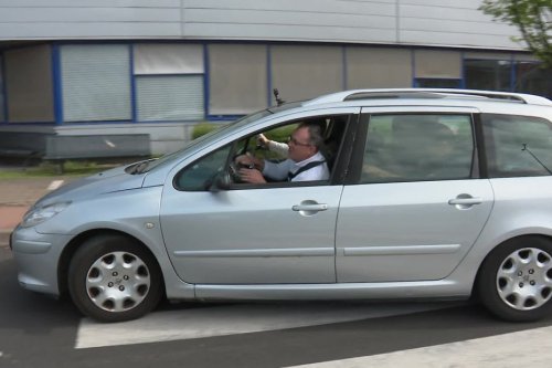 INSOLITE. Une Peugeot 307 franchit le million de kilomètres, dans l’usine de Sochaux où elle a été assemblée